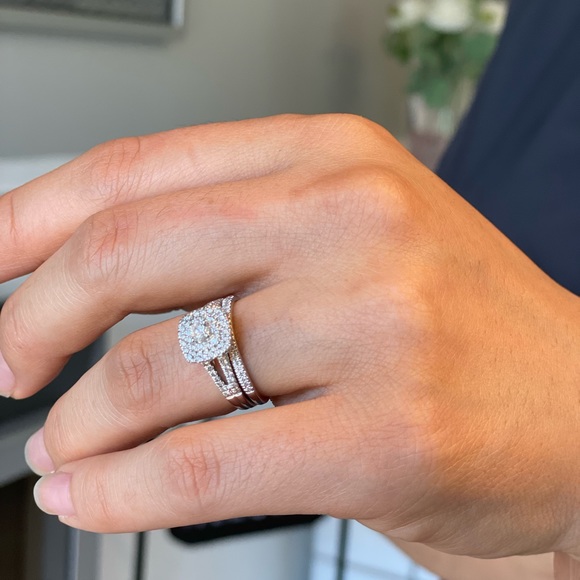 Brand new 14K 0.70CT T.W Diamond wedding set - Picture 5 of 5